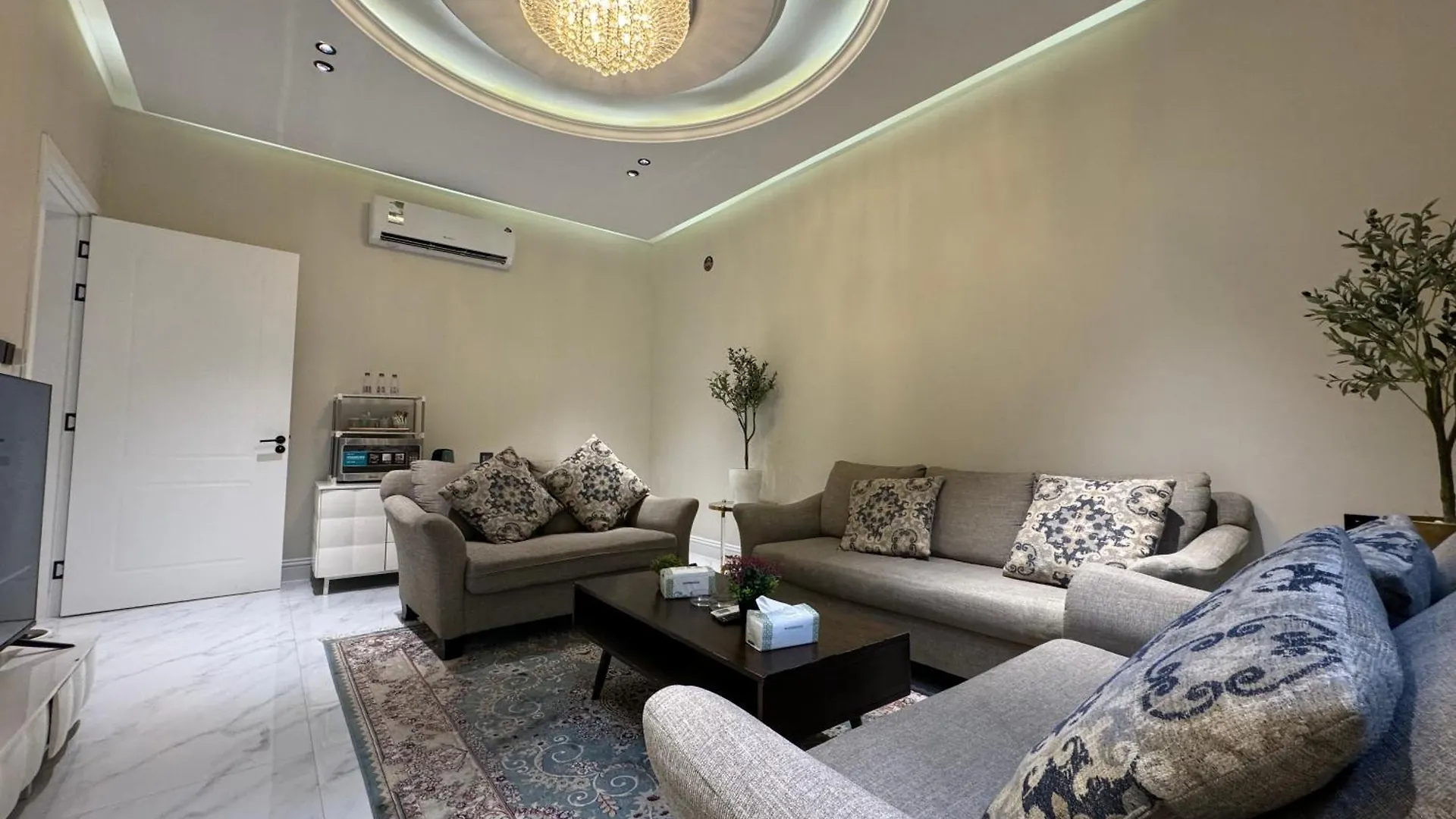 شقة فاخرة غرفة وصالة بالعارض دخول ذاتي ١٠ Riyadh 0*,